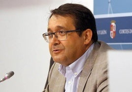 Juan Luis Cepa en un acto en las Cortes.