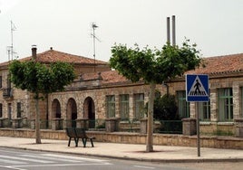 Casa de los maestros y antiguas escuelas de Ibeas.