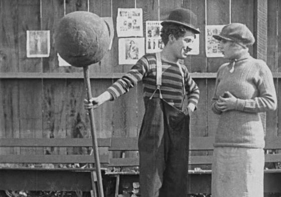 Charles Chaplin protagoniza 'El campéon de boxeo'.