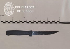 Cuchillo de cocina con el que el hombre amenazaba a su familia.