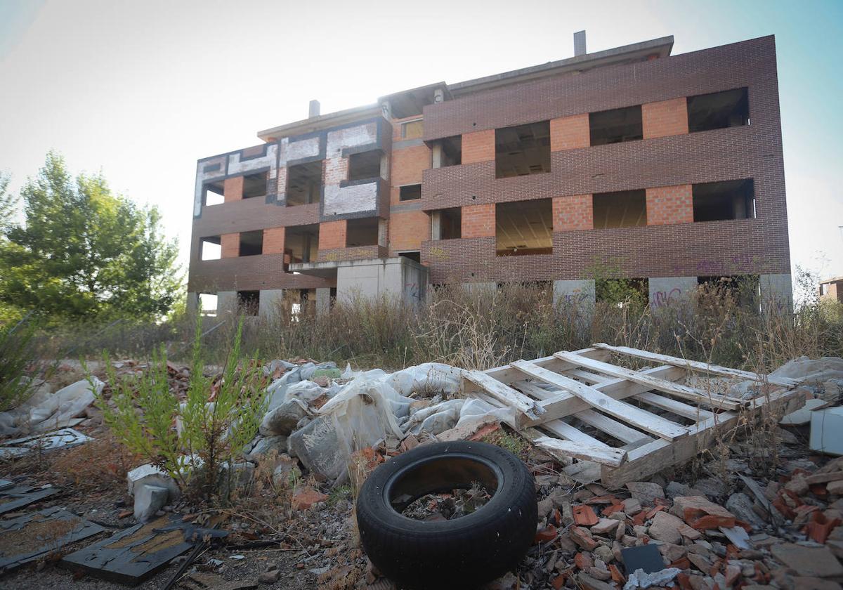 Urbanizaciones fantasma en Burgos: cementerios de hormigón y escombros