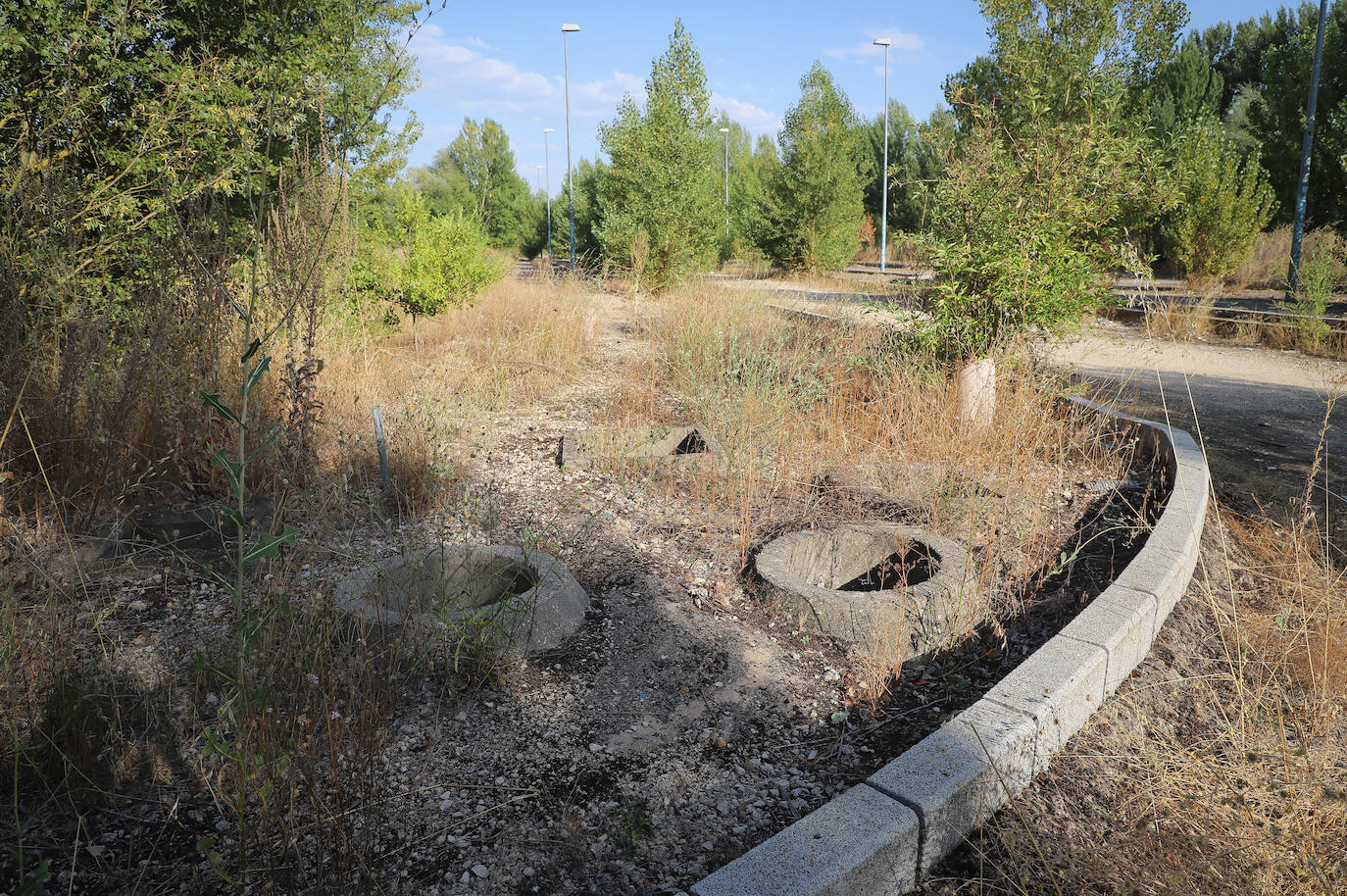 Urbanizaciones fantasma en Burgos: cementerios de hormigón y escombros