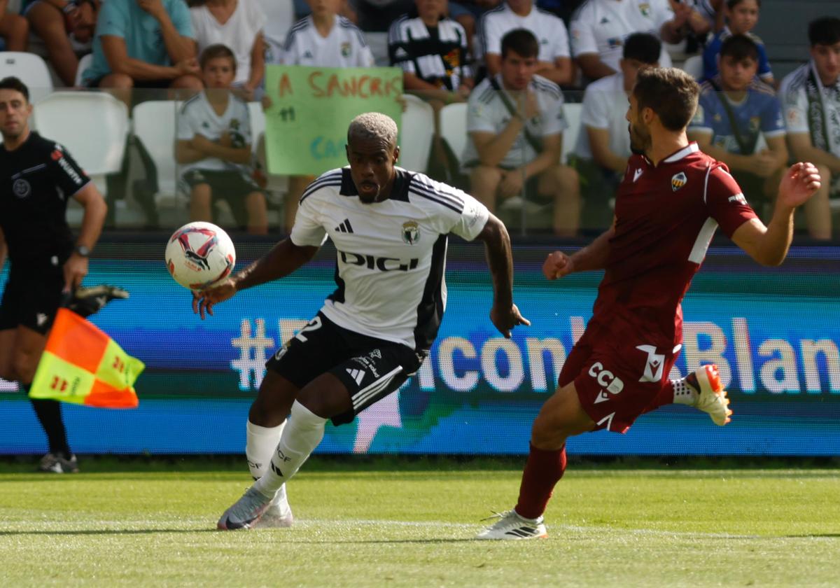 Partido entre el Burgos CF y el Castellón en El Plantío.