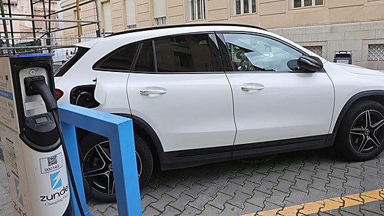 Los vehículos de combustibles fósiles caen un 45% en Burgos