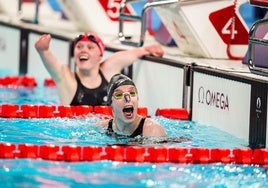 Marta Fernández se entera de que en bronce en los 100 espalda.