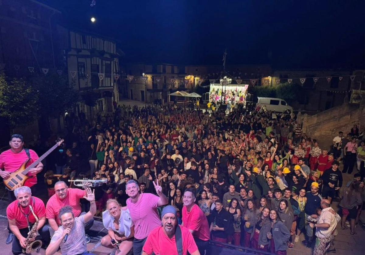 Imagen de verbena de verano en un municipio de Burgos.