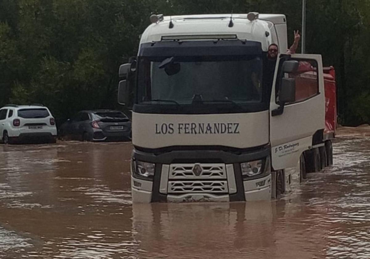 Una impresionante tromba de agua anega calles y carreteras en La Ribera del Duero