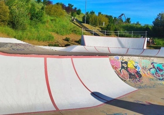 Aspecto actual del skatepark de Burgos adecentado por los usuarios.