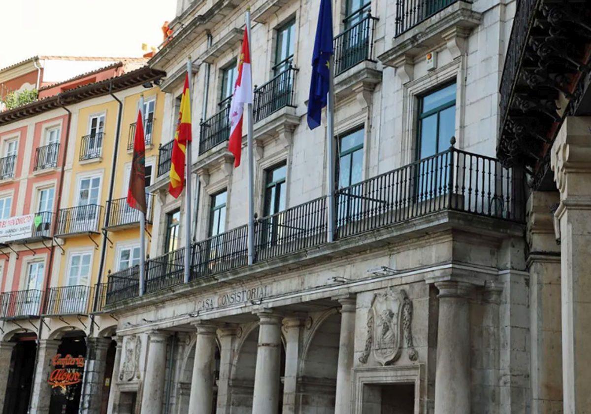 Fachada principal del Ayuntamiento de Burgos.