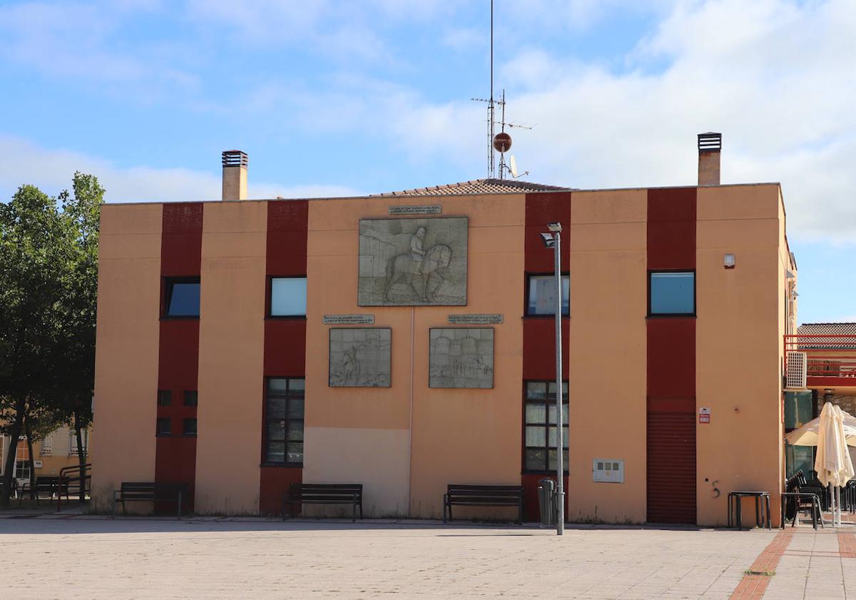 Imagen principal - Una carretera «abandonada» y un centro cultural sucio, entre las quejas del barrio de Cortes