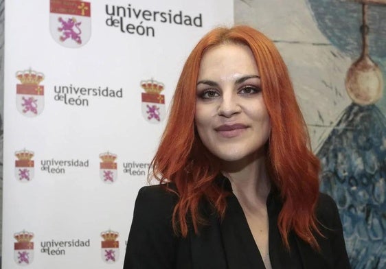 Imagen de Sara García en una visita a la Universidad de León.