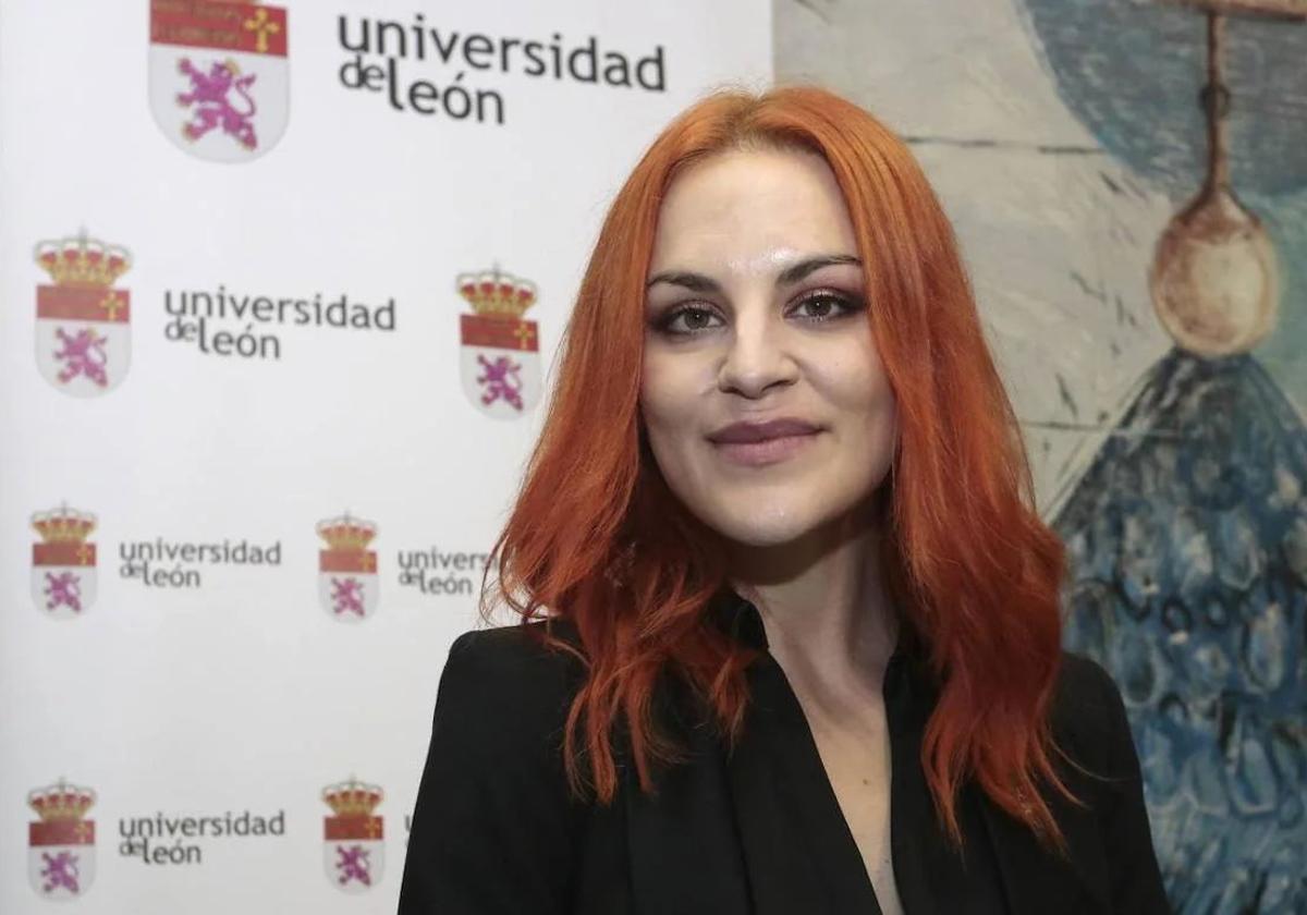 Imagen de Sara García en una visita a la Universidad de León.