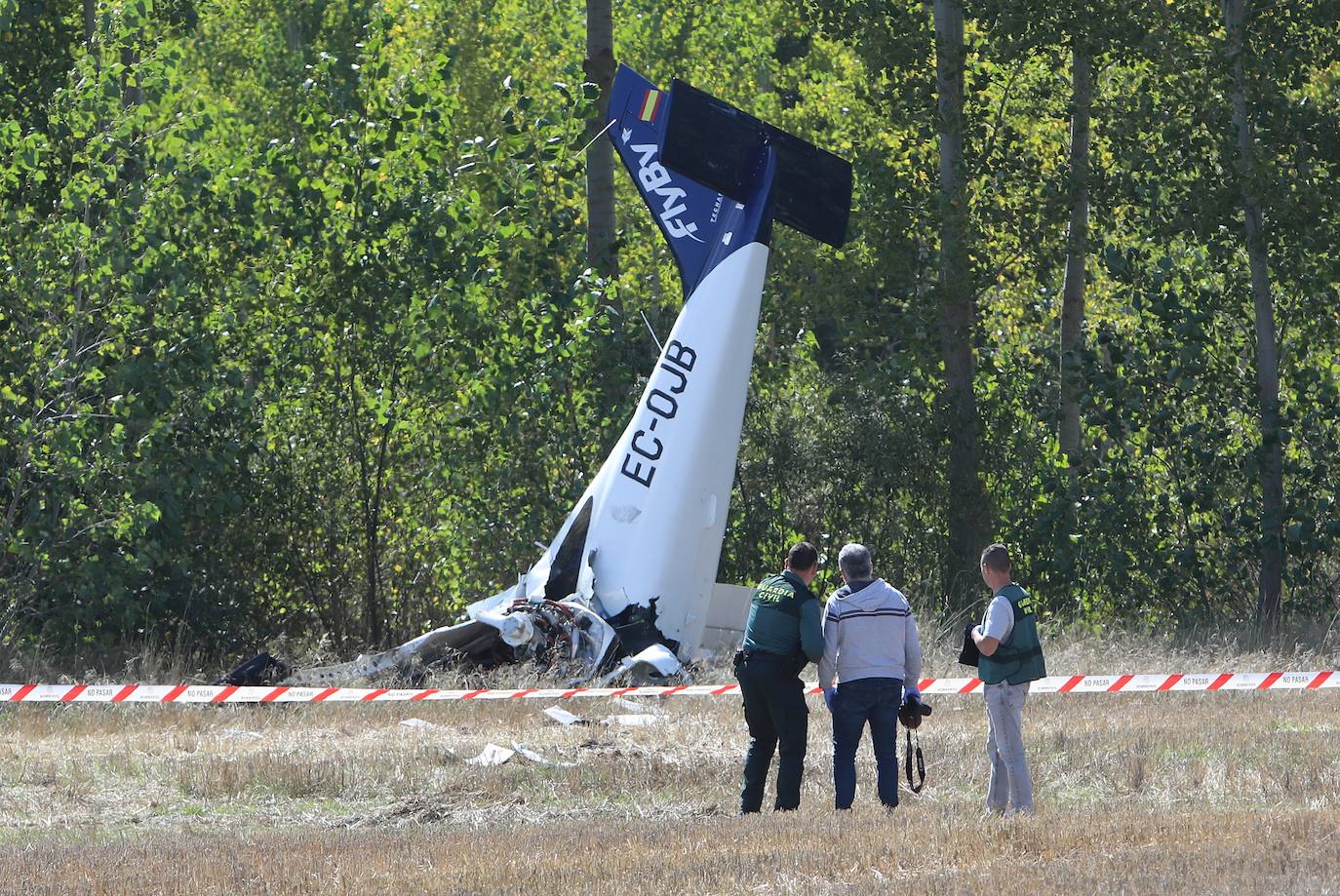 Imágenes del accidente mortal de una avioneta tras despegar en Burgos