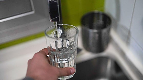 Cortes de agua en Briviesca por roturas en una tubería y el bajo caudal del embalse