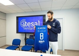 Pablo Almazán, en su presentación.