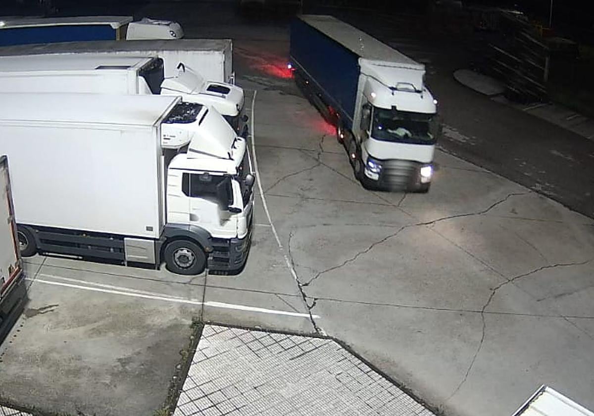 Imagen del robo de uno de los camiones.