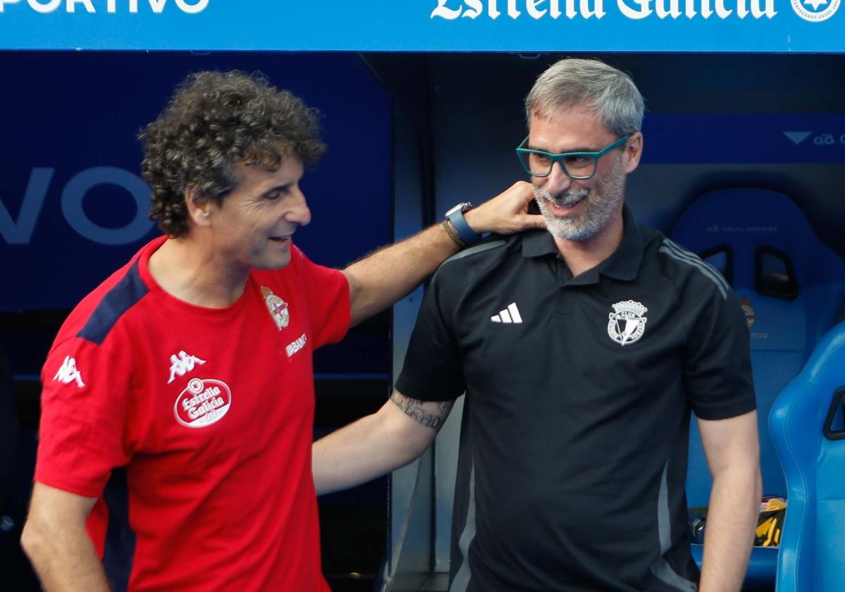 Bolo, saludando a Idiakez en el último partido frente al Deportivo de la Corula.