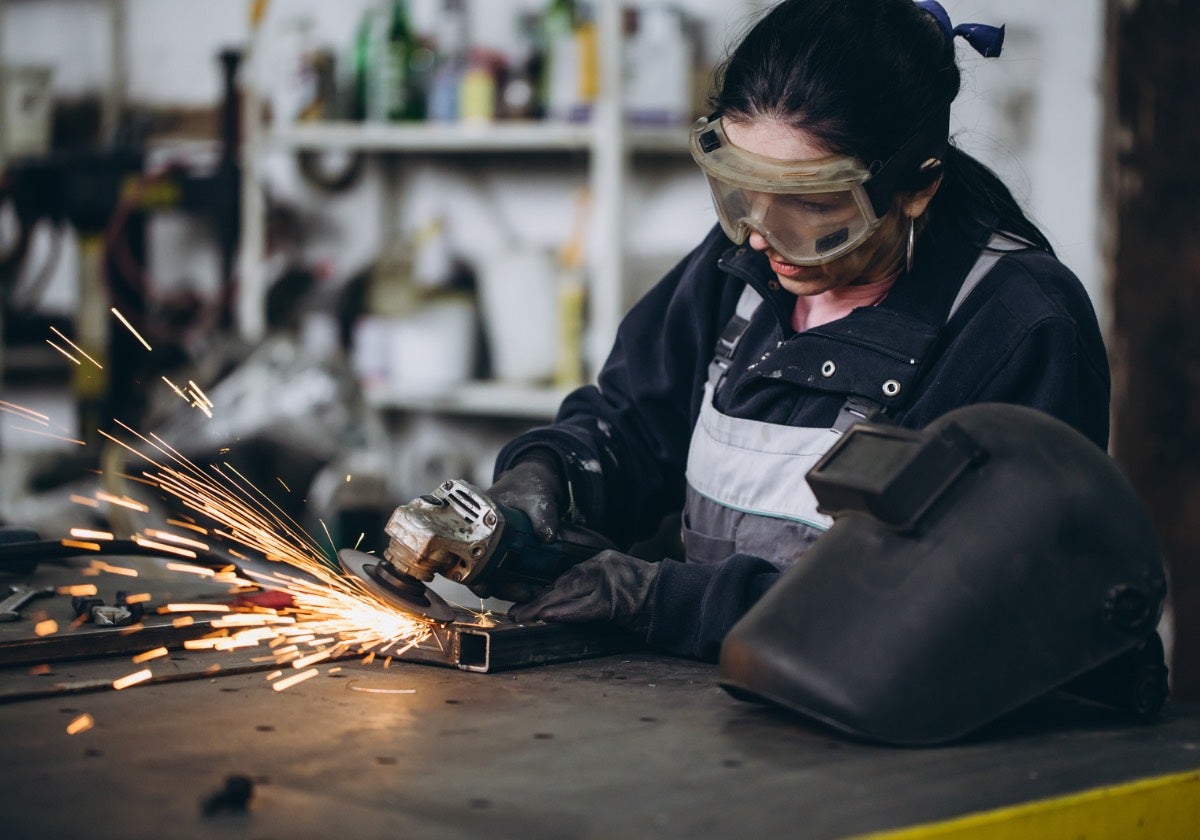 Imágen de archivo de una mujer trabajando