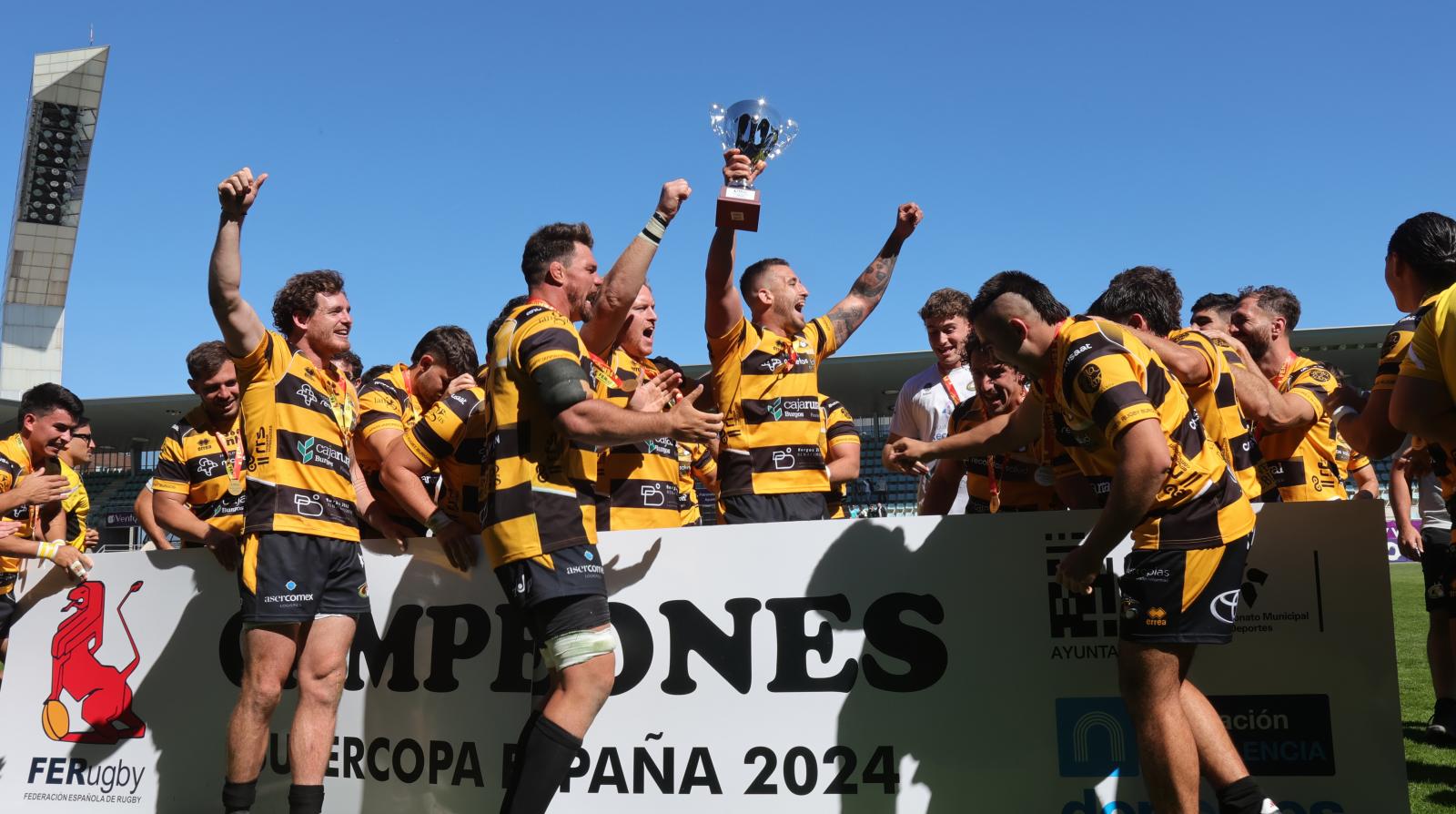 El Recoletas Burgos Caja Rural vuelve a alzar la Supercopa de España