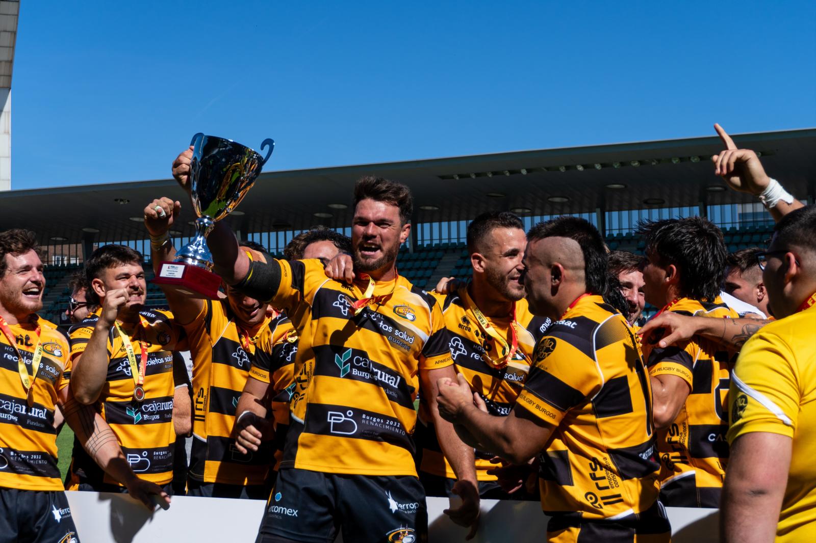 El Recoletas Burgos Caja Rural vuelve a alzar la Supercopa de España