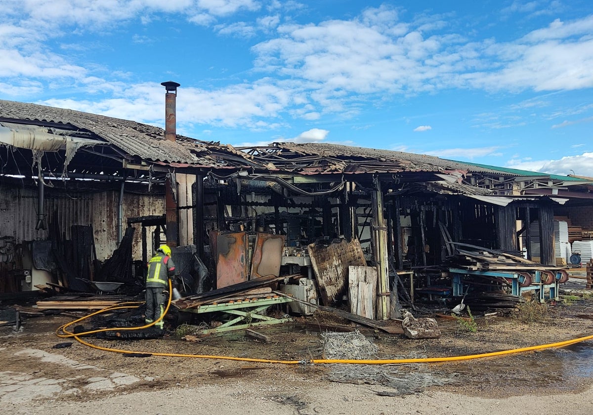 Maderas Susaeta enfrenta las secuelas del incendio en una historia que se repite