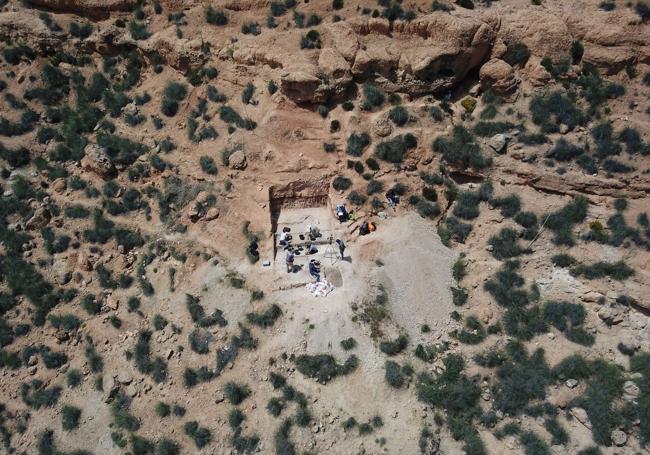 Detalle aéreo de la excavación en el yacimiento de Guefaït-4.