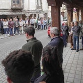 Un centenar de vecinos arropan en Traspinedo a la familia del hombre asesinado en Aranda