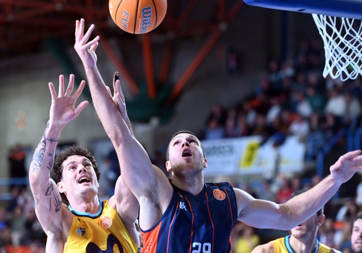 Imagen del encuentro entre Tizona Burgos y Movistar Estudiantes