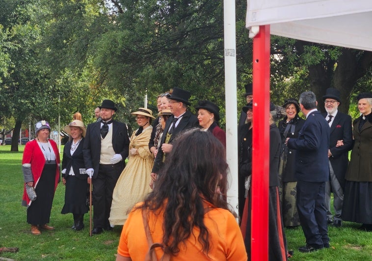 Las agrupaciones teatrales recrearon la llegada del tren a la ciudad