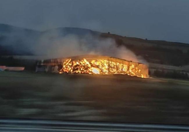 Imagen del incendio en Prádanos de Bureba, Burgos.