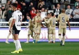 Curro se lamenta tras el gol del Racing de Ferrol.