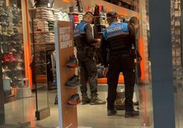 Roba en una perfumería de Burgos, huye a la carrera y acaba detenido en otro comercio