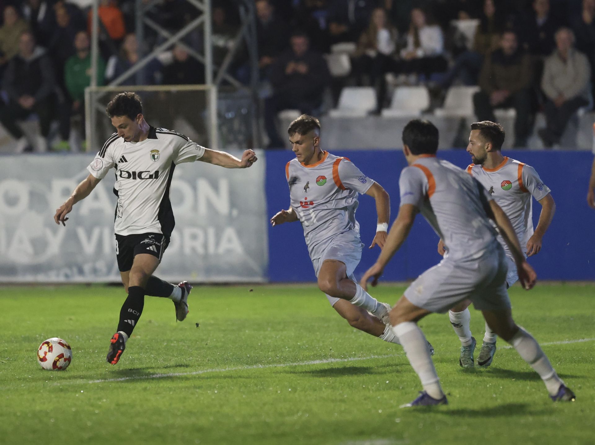 El partido entre el CD Móstoles y el Burgos CF, en imágenes