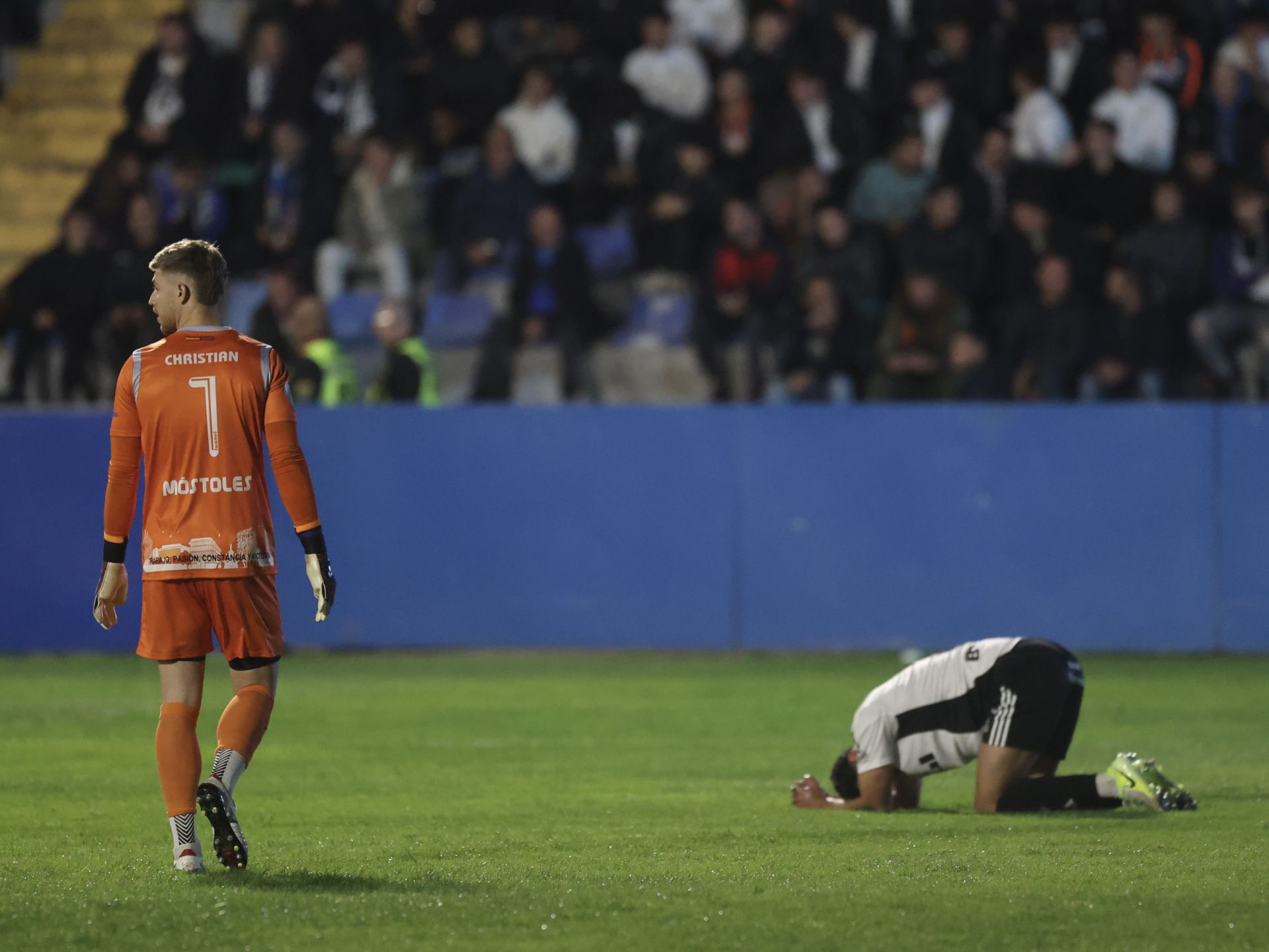 El partido entre el CD Móstoles y el Burgos CF, en imágenes