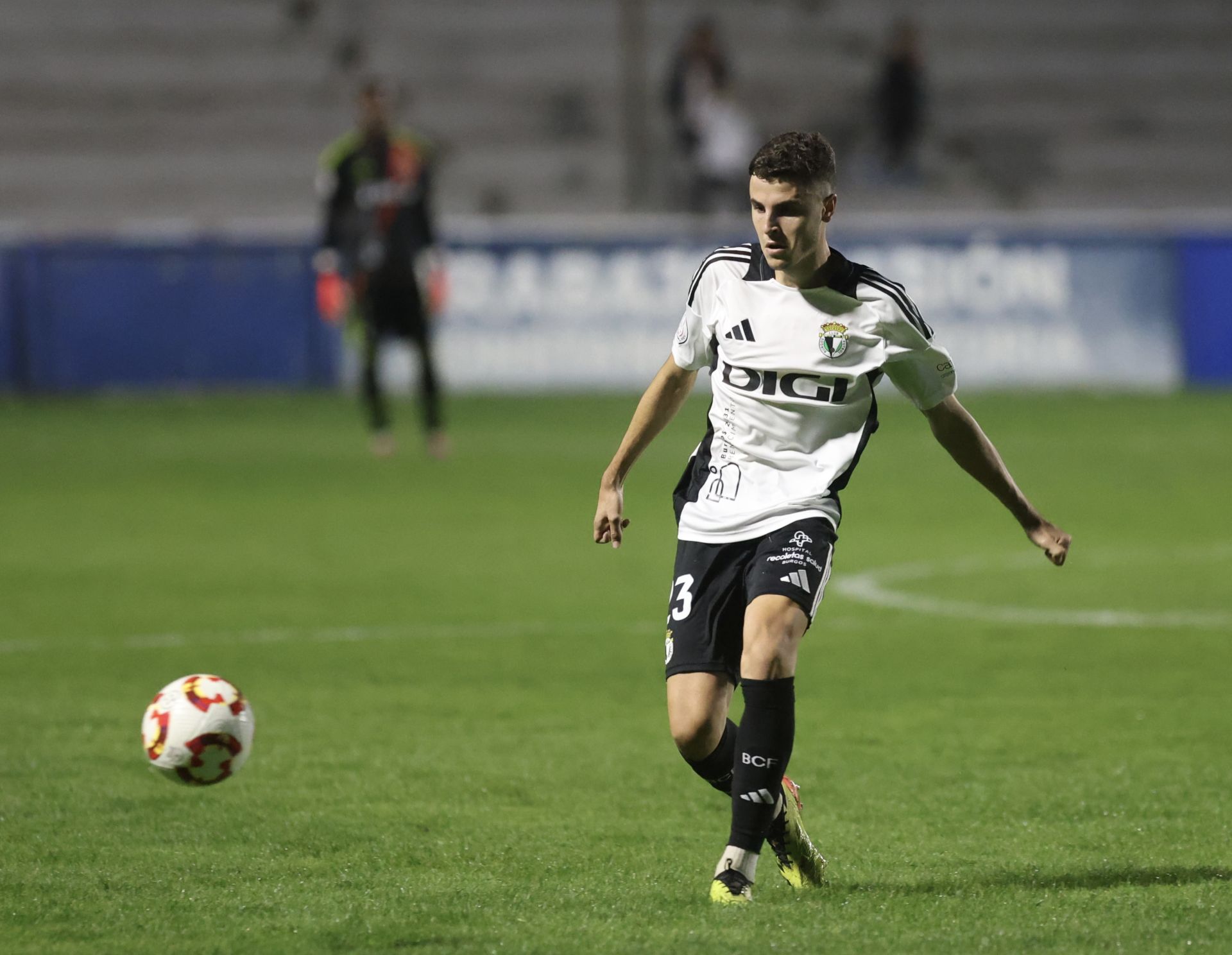 El partido entre el CD Móstoles y el Burgos CF, en imágenes