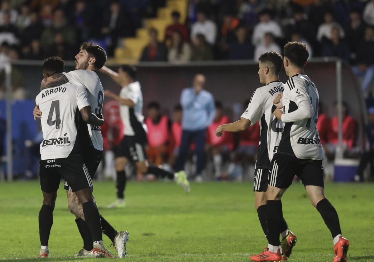 El partido entre el CD Móstoles y el Burgos CF, en imágenes