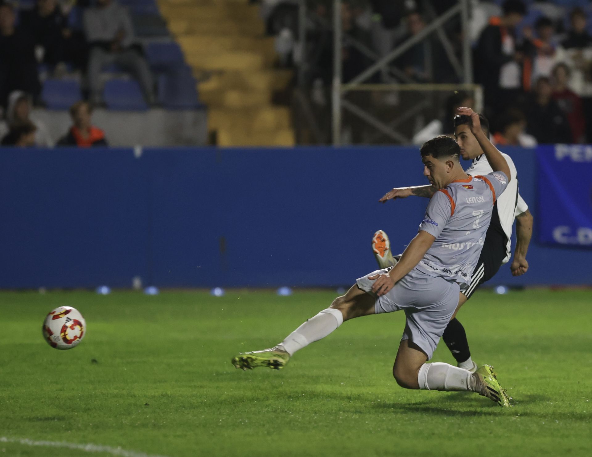 El partido entre el CD Móstoles y el Burgos CF, en imágenes