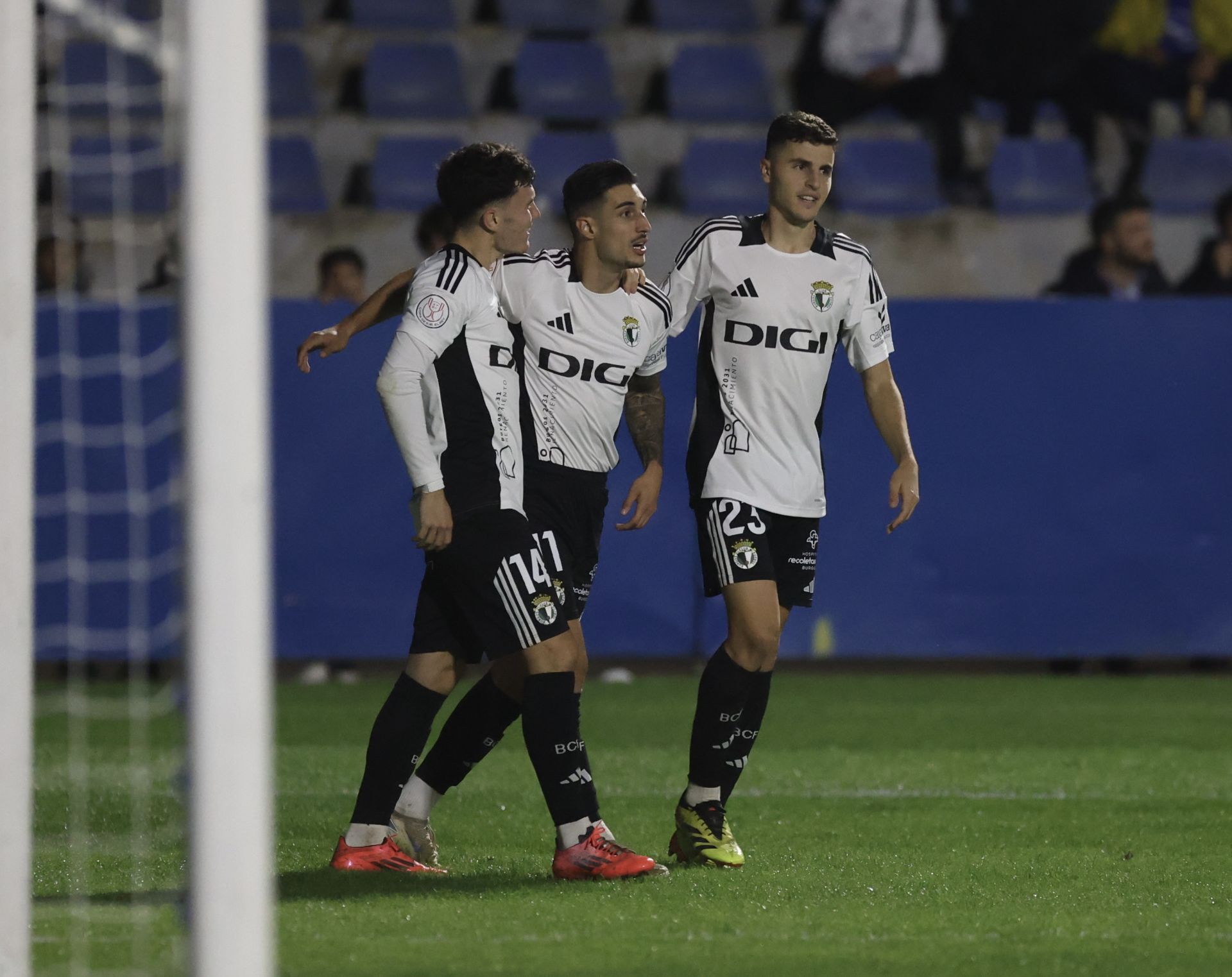 El partido entre el CD Móstoles y el Burgos CF, en imágenes