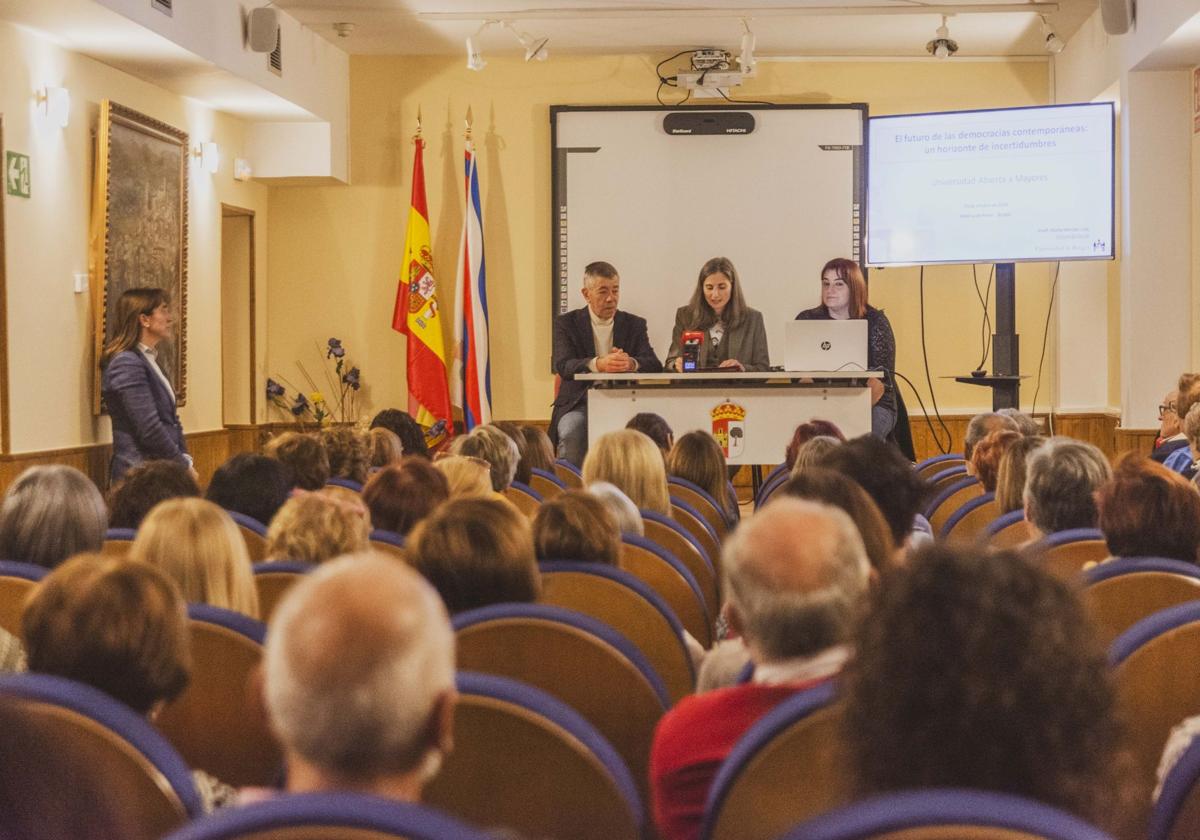 Presentación del curso 2024/25 de la Universidad Abierta a Mayores de la UBU, en su sede de Medina de Pomar.