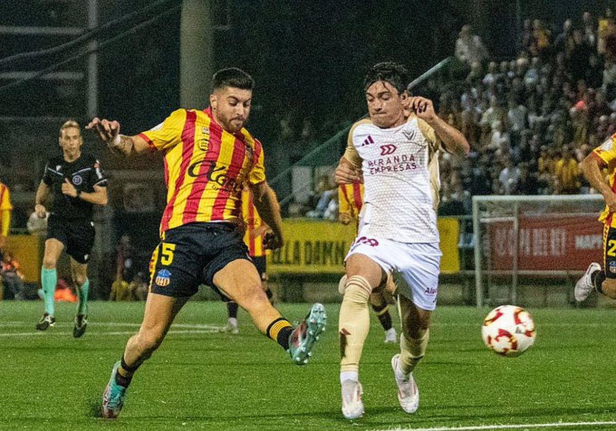 Jugadores del UE Sant Andreu y del CD Mirandés