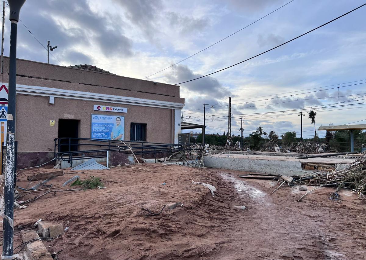 Imagen secundaria 1 - Imágenes de la situación en Paiporta y Catarroja. 