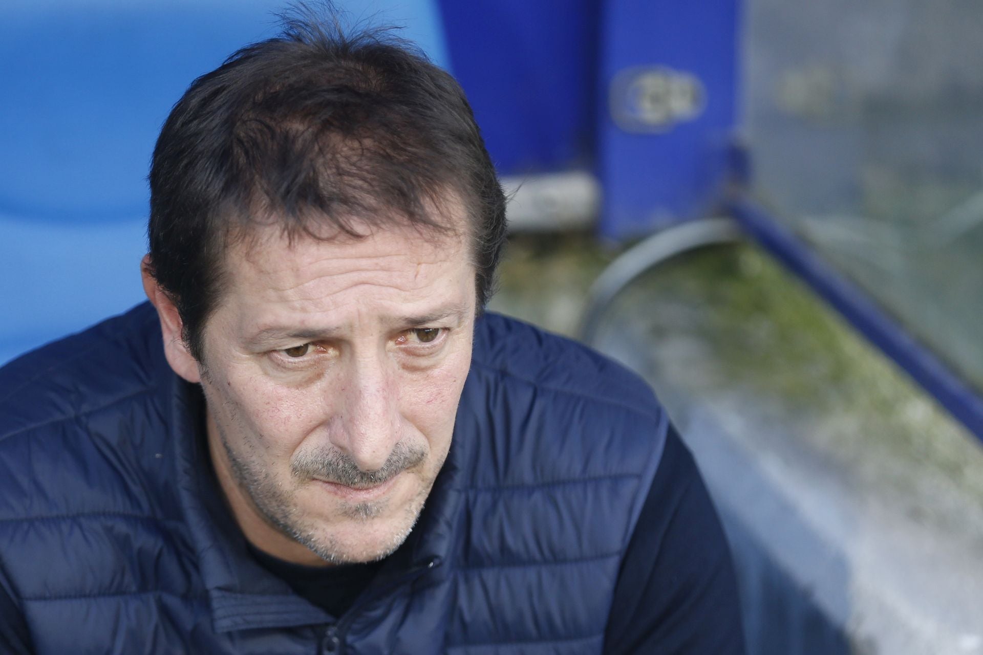 Luis Miguel Ramis, entrenador del Burgos CF durante el partido del Real Oviedo frente al Burgos CF