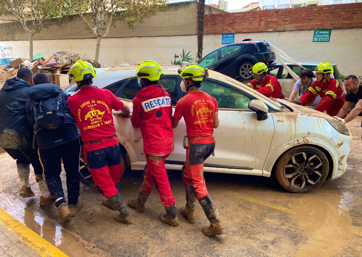 Imagen secundaria 1 - Labores del GREM en Valencia.