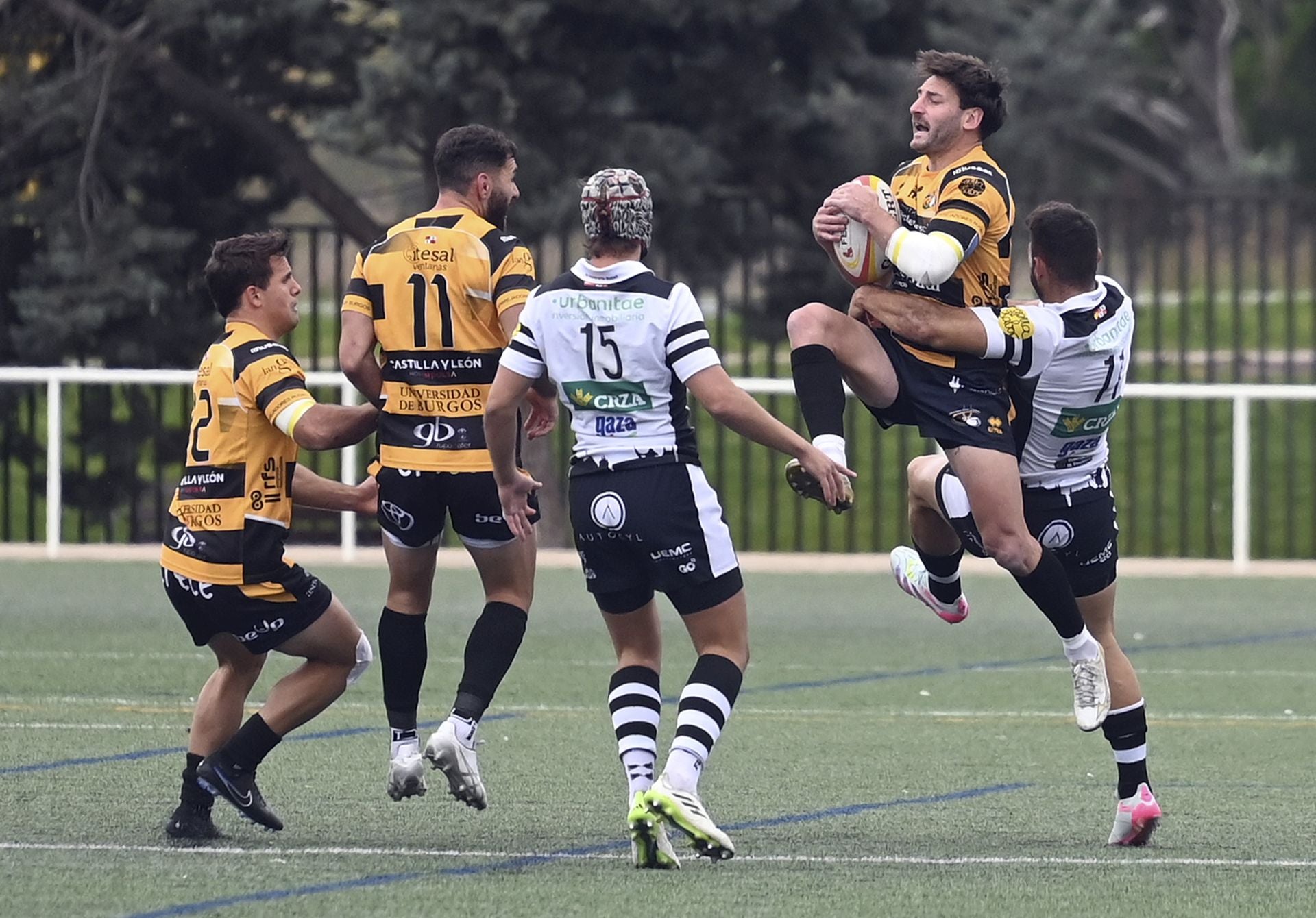 El partido del Recoletas Burgos Caja Rural frente a El Salvador, en imágenes