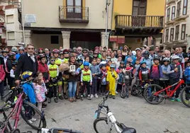 Foto de familia en la Fiesta de la Bicileta de Aranda.