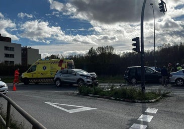 Un herido en un aparatoso accidente entre tres turismos en Burgos