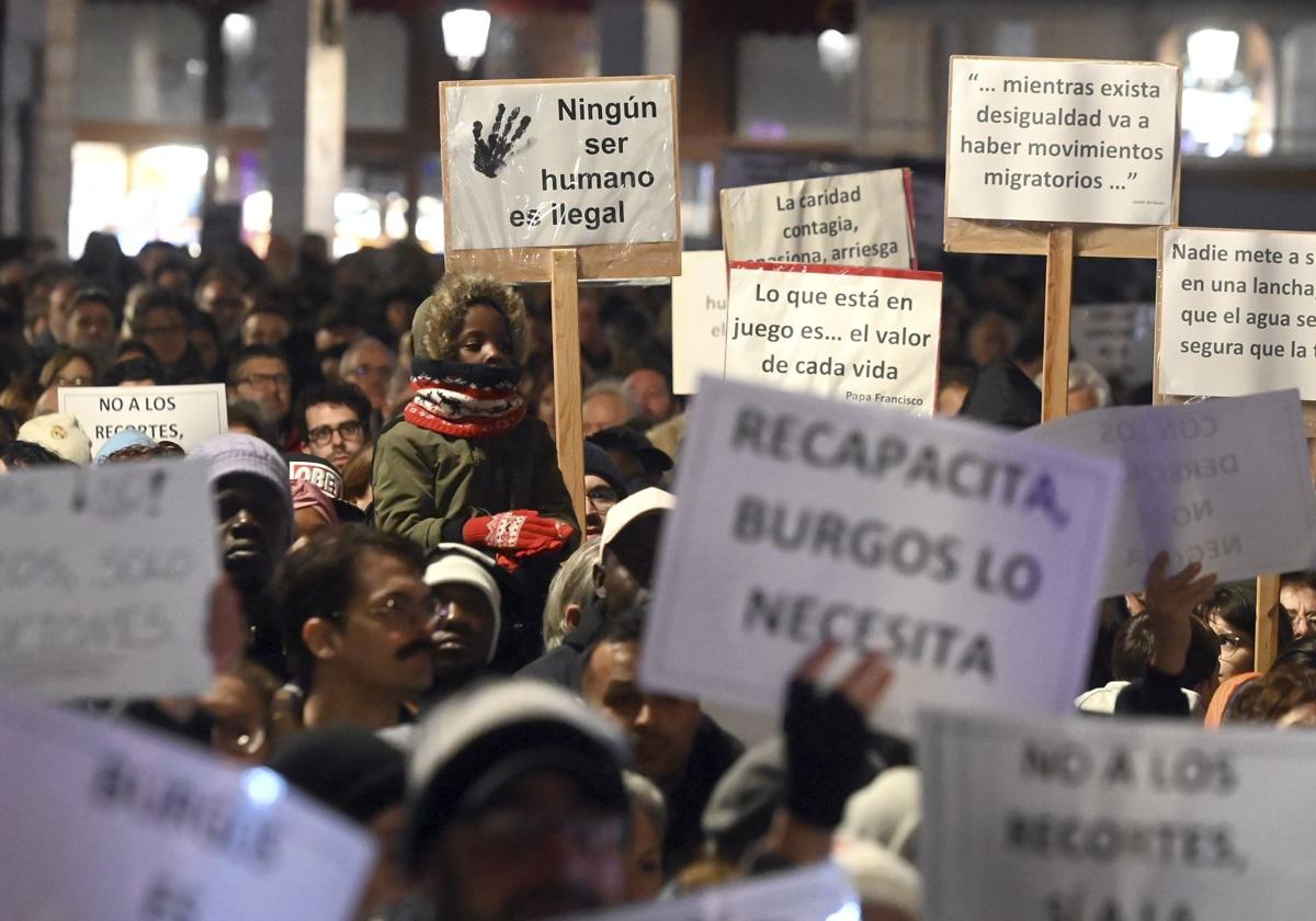 Concentración en Burgos para pedir que no se retiraran las ayudas a estas entidades.