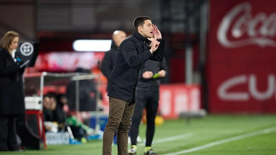 Alesio Lisci, en el banquillo del Mirandés.