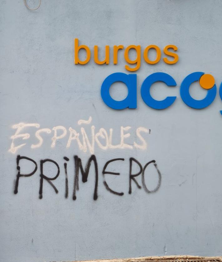 Imagen secundaria 2 - Las ONG que trabajan con migrantes en Burgos amanecen con pintadas racistas