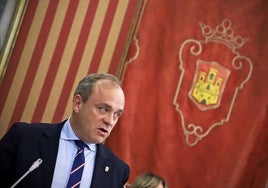 Fernando Martínez-Acitores (Vox), vicealcalde del Ayuntamiento de Burgos, durante el pleno.